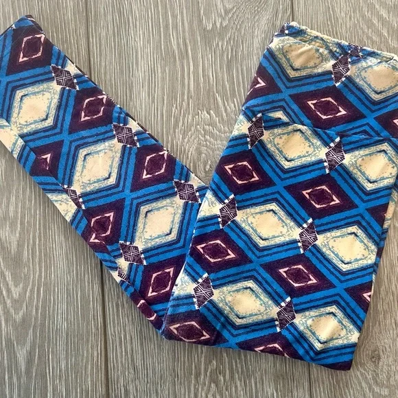LulaRoe leggings OS - LuLa is known for their butter soft leggings!! - Picture 1 of 3